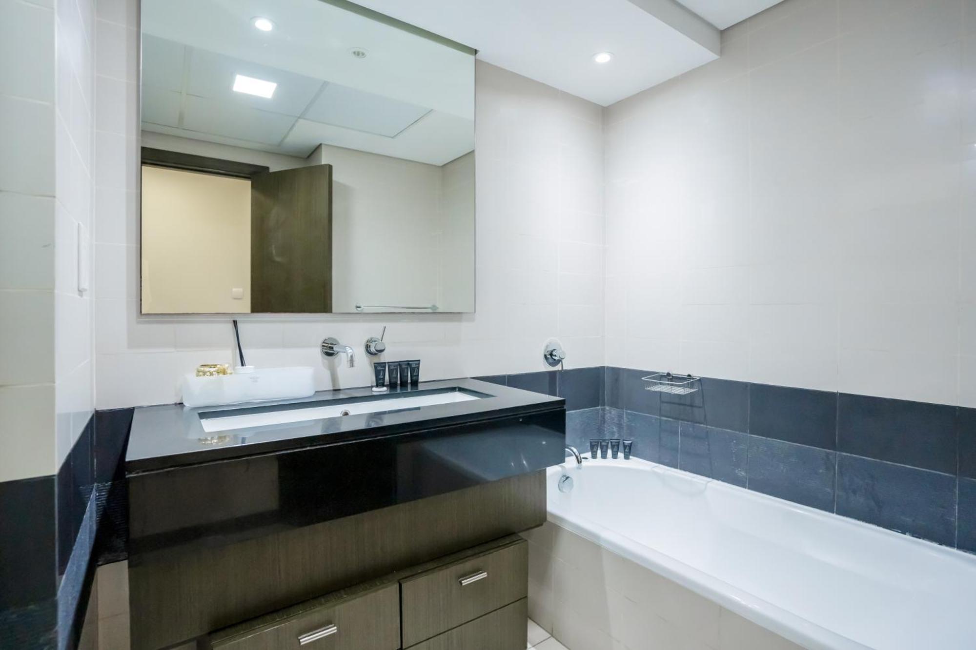 Вилла Vacay Lettings - Loft Downtown Дубай Экстерьер фото